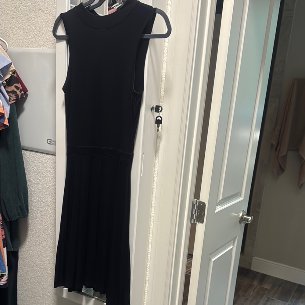 New York & Company Black Sleeveless Sheath Dress
